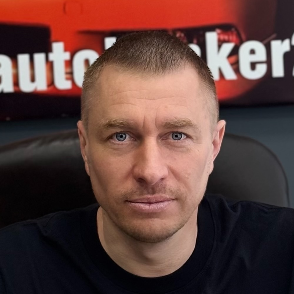 Менеджер по продажам Долженков Виктор
